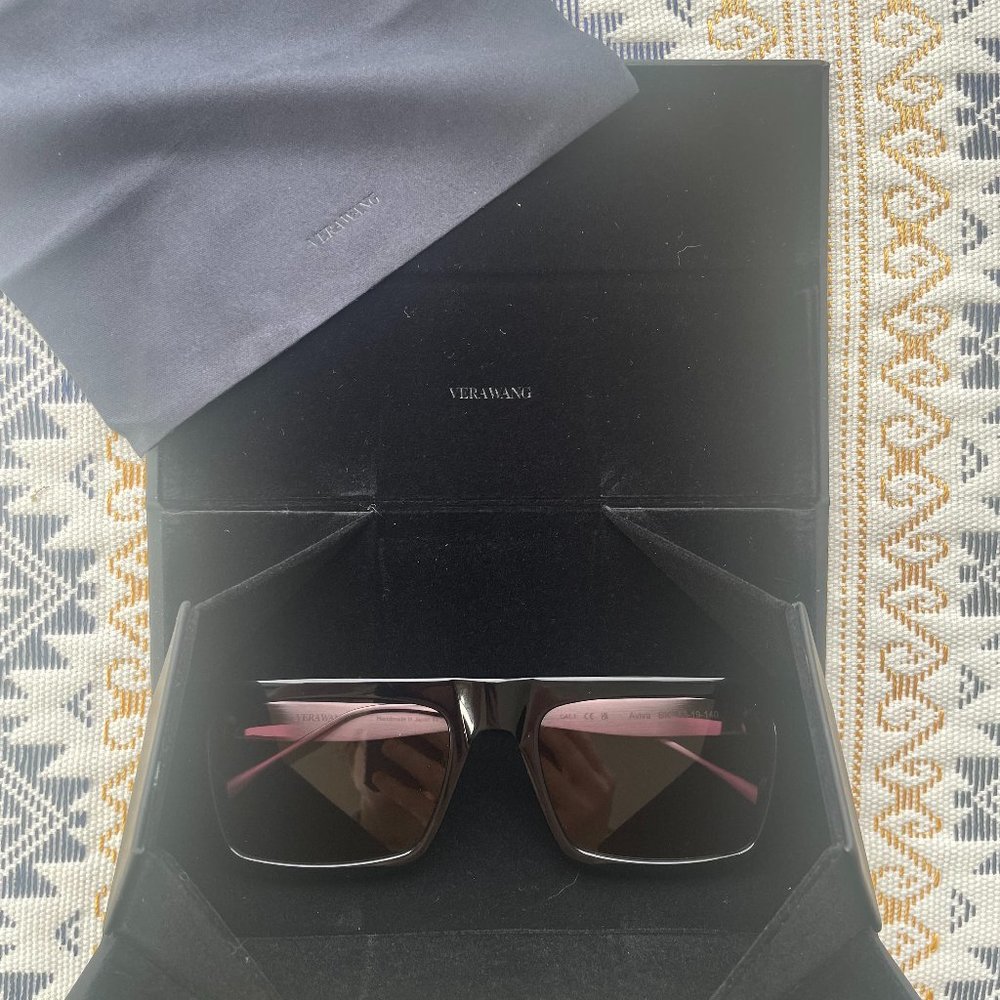 Vera Wang Sunglasses - Picture 1 of 6